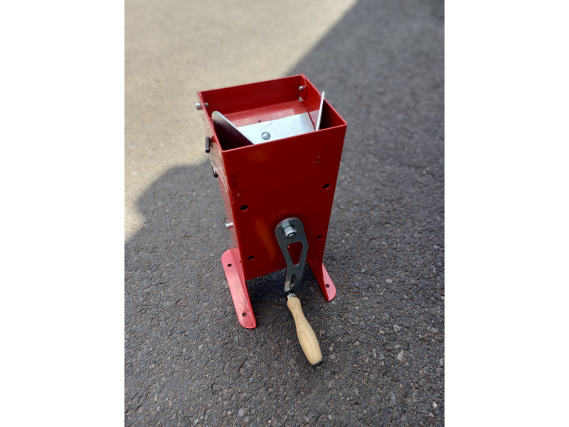 Kézi dió-mogyorótörő